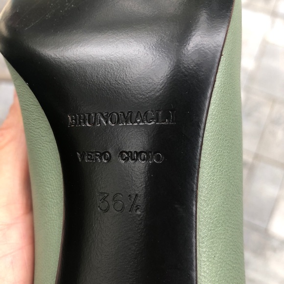 New Bruno Magli Pump - Picture 3 of 7